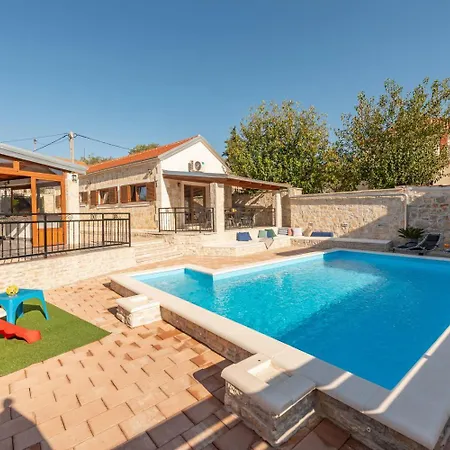 Ika Villa Rastevic