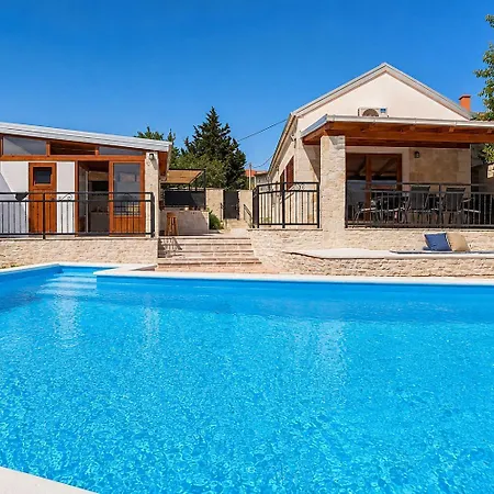 Ika Villa *