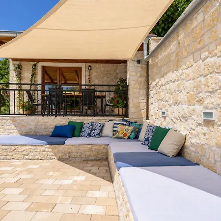 Villa Ika *