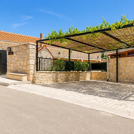 Villa Ika *